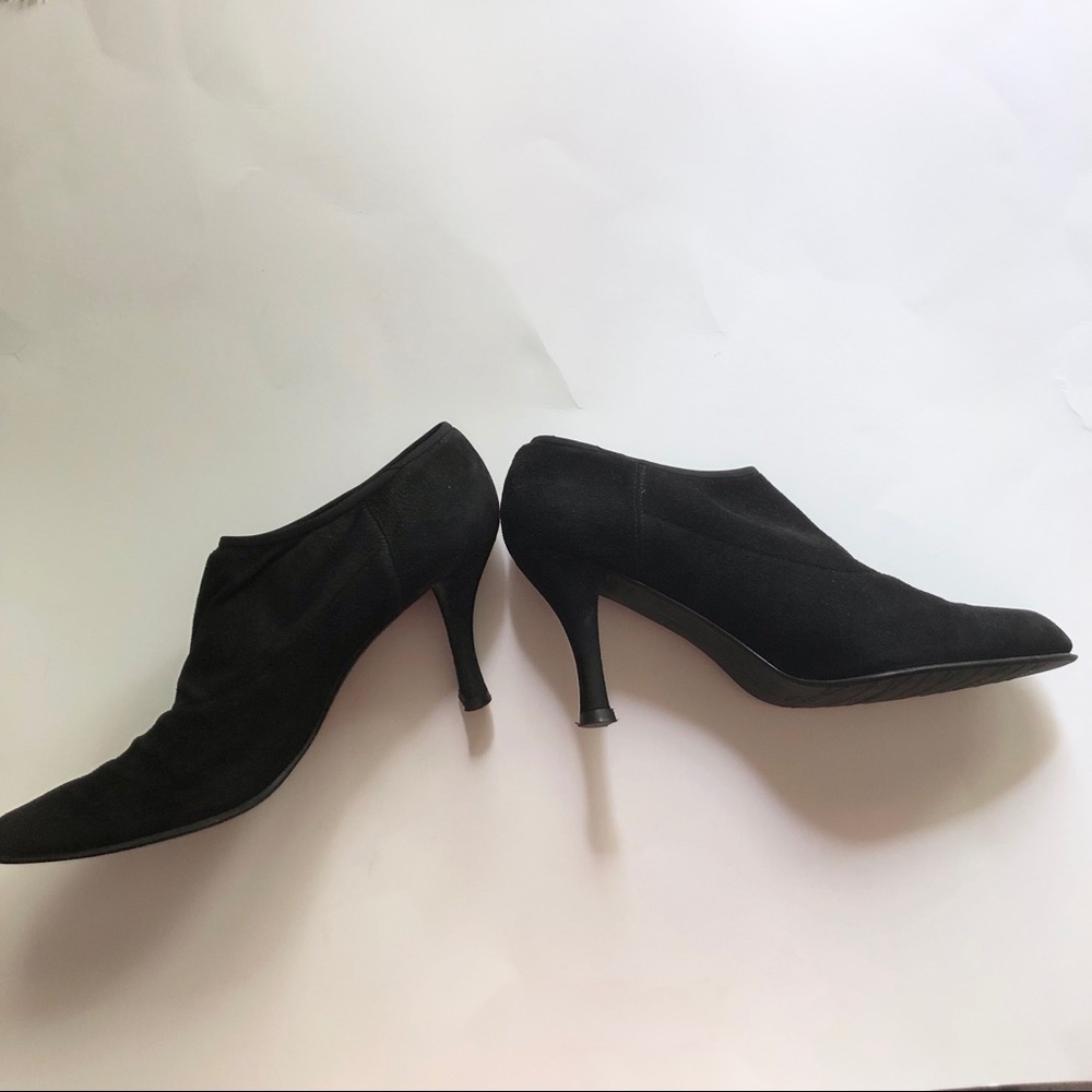 Stuart Weitzman Black Suede Semi Kitten Heels - Picture 3 of 7